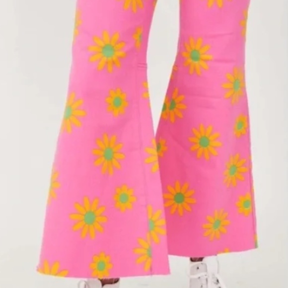 Free People Youthquake Printed Crop Flare Jeans in Lipstick Combo sz 26 - Picture 6 of 6